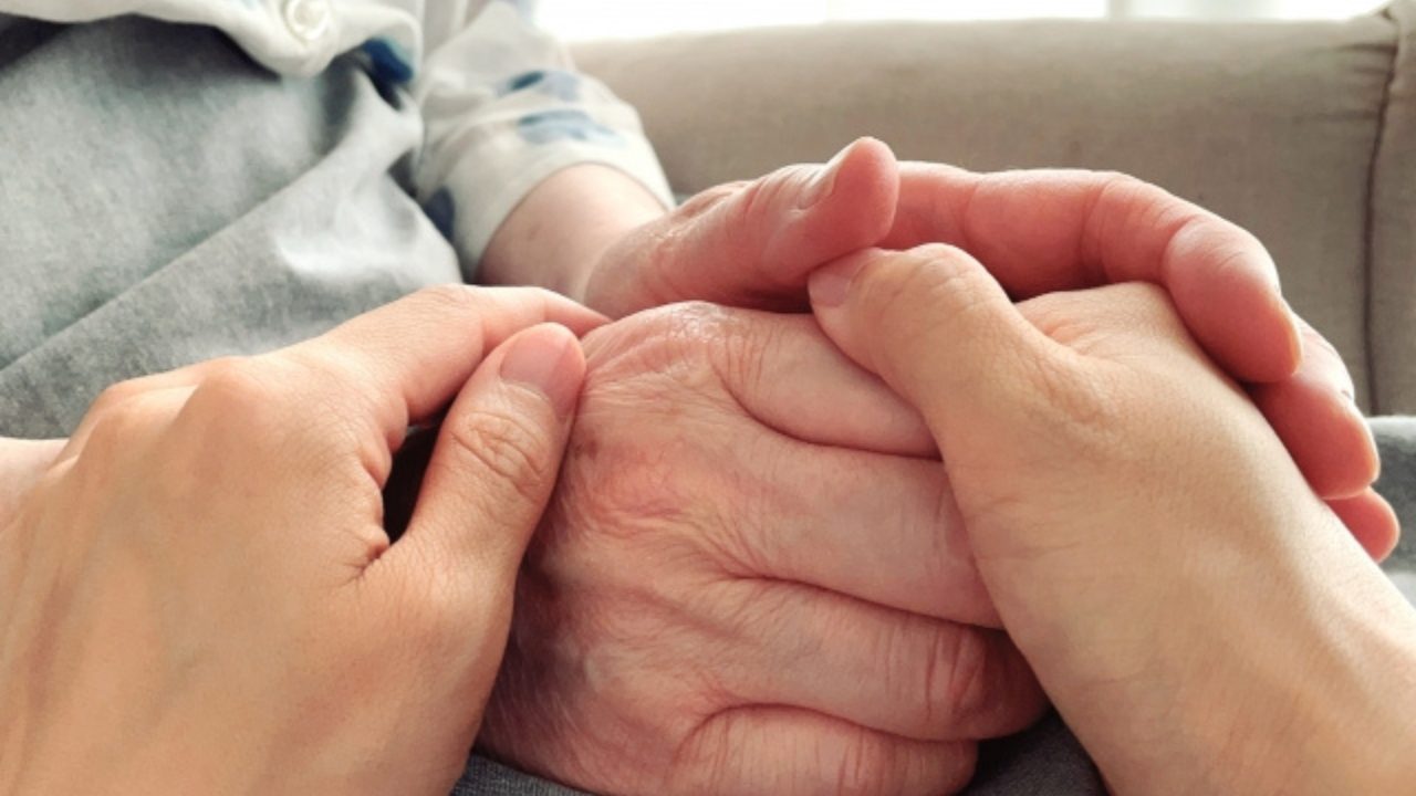 親の介護と家業に疲れた53歳男性が、パートナーに出逢って救われた話