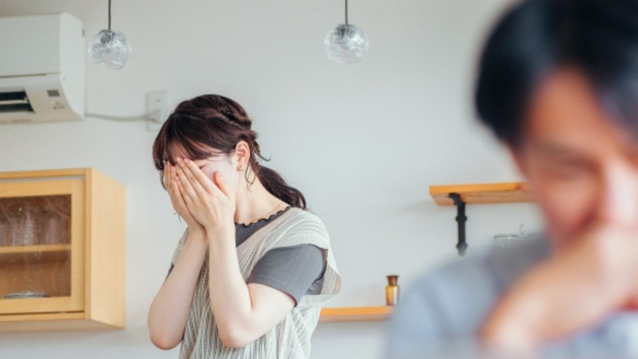 52歳の会社員、単身【スカッと体験談】赴任中に妻に不倫されたので復讐することにした