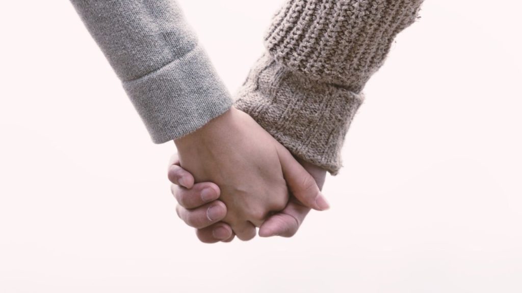 夏木マリさんの熟年結婚が理想すぎる｜50代で出会い60代で結婚、70代でもラブラブな理由